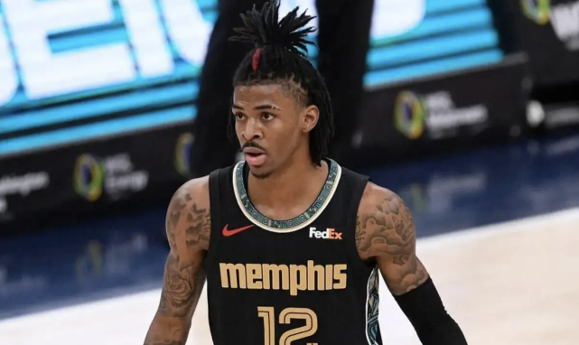 NBA约基奇补时争议绝杀勇士，终结对手七连胜登顶西部引热议